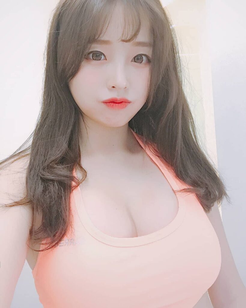 Gái Đẹp Khoe Thân Nghệ Thuật, Xã Hội Và Luật Pháp Trong Thế Giới Hiện Đại